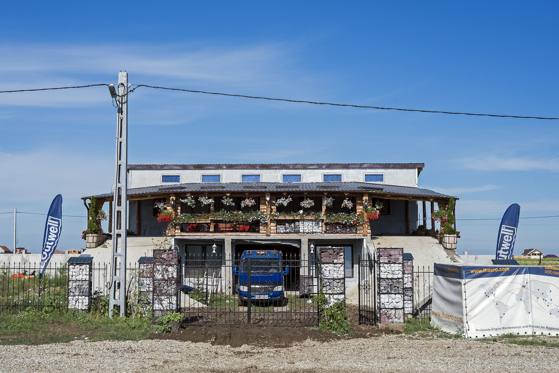 Autowerkstatt oder vielmehr Autohaus südlich von Oradea