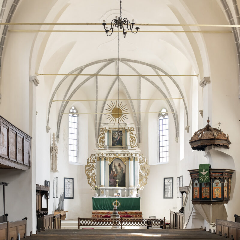 Recht barocker Innenraum der gotischen Kirche