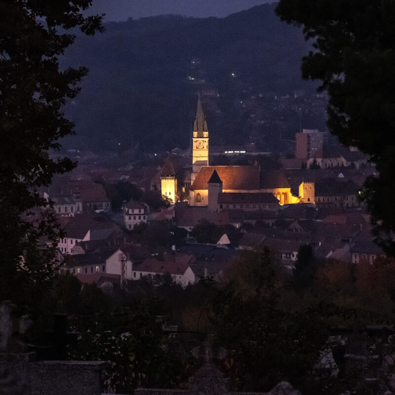 Margarethenkirche mit Trompeterturm vom Friedhofshügel aus