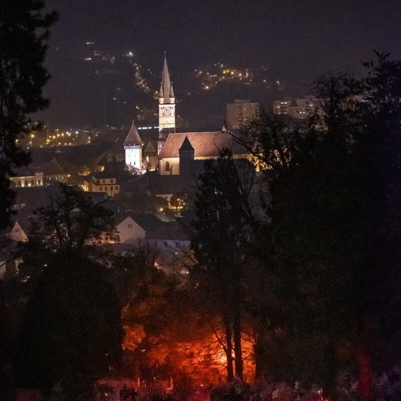 Margarethenkirche mit Trompeterturm vom Friedhofshügel aus